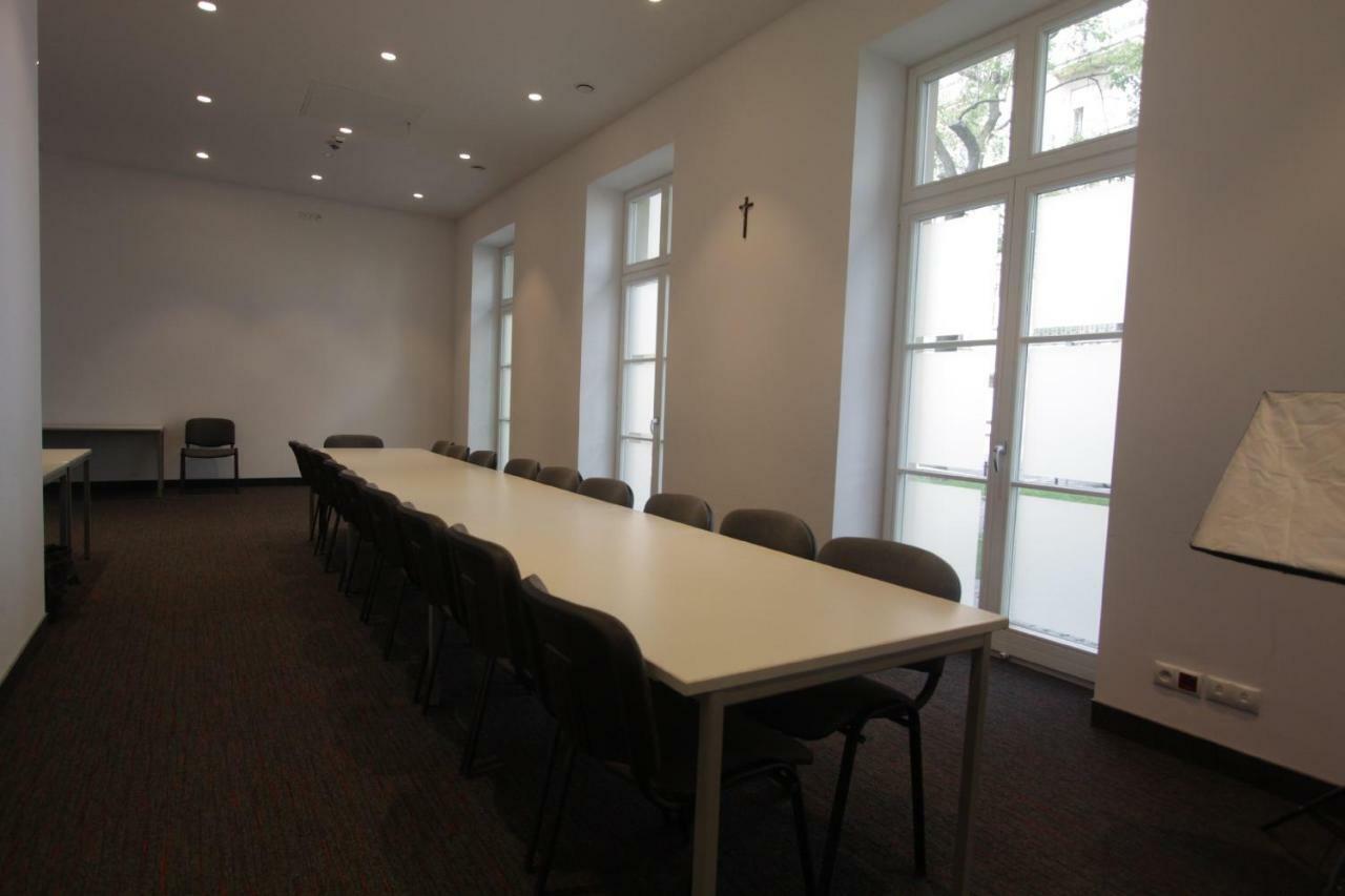 Dom Pomocy Studentom Hostel Varsó Kültér fotó