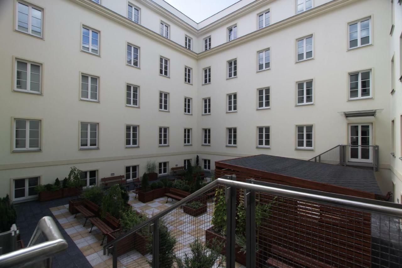 Dom Pomocy Studentom Hostel Varsó Kültér fotó